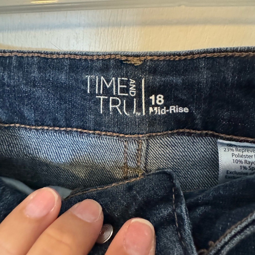 Time and Tru mid rise Jean shorts size 18 - Picture 2 of 6